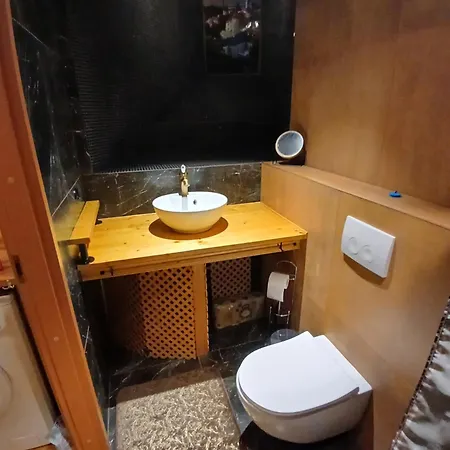 Апарт-отель Parlament 3*