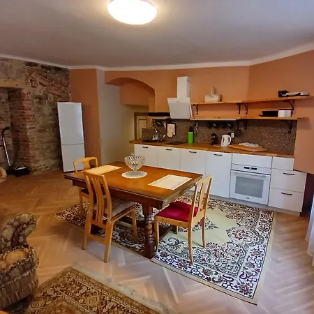 Parlament מלון דירות טאלין