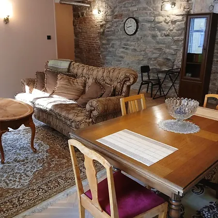 מלון דירות Parlament 3*