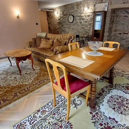 Parlament מלון דירות טאלין