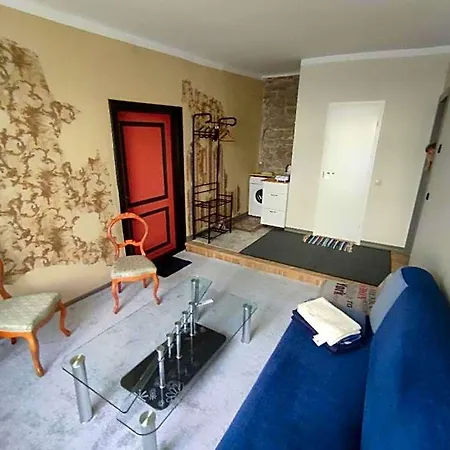 Parlament Aparthotel 3*