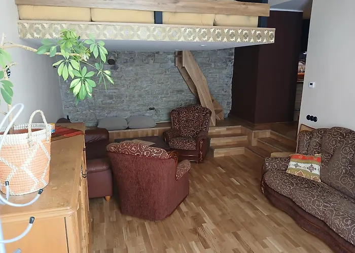 Parlament Aparthotel 3*