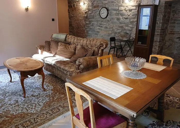 Aparthotel Parlament 3*