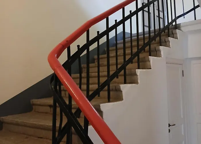 Parlament Aparthotel 3*