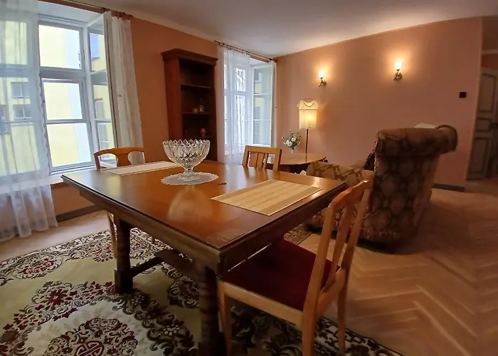 Aparthotel Parlament 3*