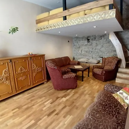 Parlament Aparthotel 3*